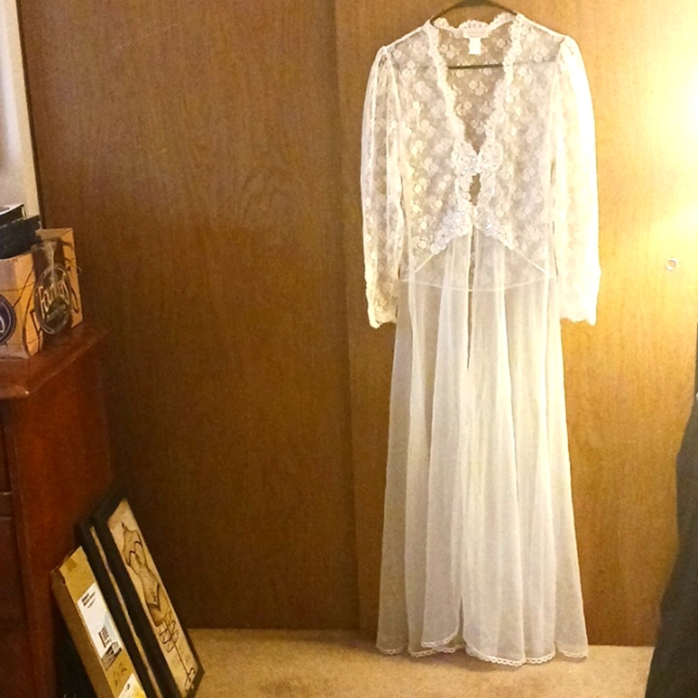 VICTORIA'S SECRET GORGEOUS ROBE, PETITE, NYLON, VALENTINES DAY